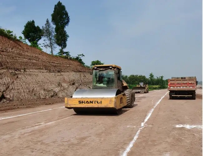 龙泉驿道路施工